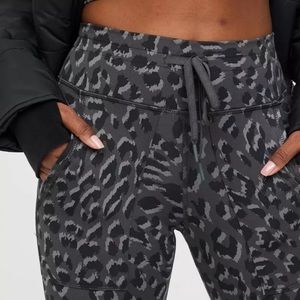 NWT- OFFLINE By Aerie Jacquard Peak Legging XS‎